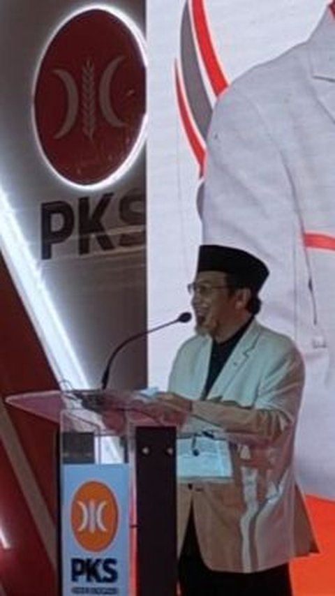 DI tempat yang sama, Ketua Majelis Pertimbangan Pusat (MPP) PKS Suswono menegaskan, jangan alergi terhadap slogan perubahan yang diusung koalisi Anies Baswedan. Dia menjamin, jika Anies presiden, maka tak akan menghapus sepenuhnya rencana pemerintahan Presiden Jokowi saat ini.