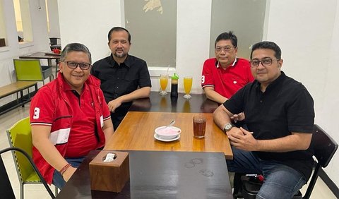 Pertemuan Partai Demokrat dan PDI Perjuangan sudah diawali dengan tatap muka Sekjen PDI Perjuangan Hasto Kristiyanto dan Sekjen Demokrat, Teuku Riefky Harsya. Keduanya bertemu akhir pekan kemarin.