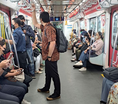 Ini Alasan Penumpang MRT dan TransJakarta Tetap Pakai Masker