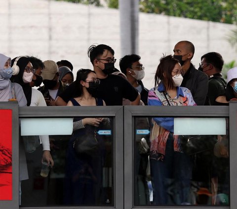 Ini Alasan Penumpang MRT dan TransJakarta Tetap Pakai Masker