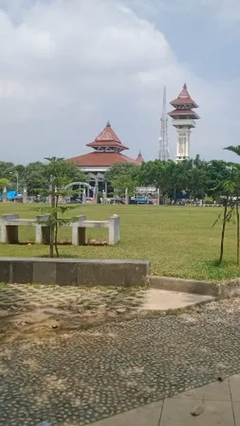 Selain karena tokoh sejarahnya, daya tarik Rembang juga bisa ditemui pada destinasi wisatanya.