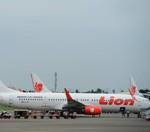 Daftar peringkat maskapai terburuk tersebut disusun berdasarkan ketepatan jadwal penerbangan dan serta kualitas pelayanan.<br /><br />Tingkat kedatangan tepat waktu dari Lion Air hanya 42,27 persen dan tingkat pembatalan 34,43 persen.