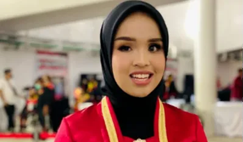 Lewat sambungan video tersebut, Rosan mengaku selalu menangis setiap kali selesai menyaksikan penampilan Putri saat audisi America’s Got Talent 2023. Dia mengaku sudah 3-4 kali menonton Putri menyanyi di depan 4 dewan juri tersebut.