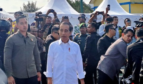 Jokowi mengatakan, prestasi yang diraih Putri Ariyani ini baru babak awal dari perjalanan panjang remaja tersebut ke depan.