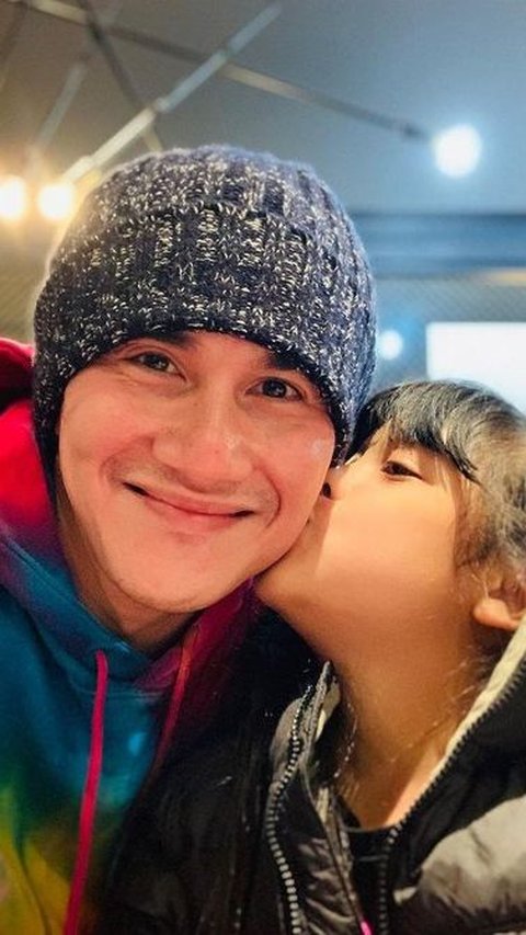 Seperti diketahui, Vino G Bastian terkenal sangat dekat dengan putri kecilnya itu. <br />Di tengah kesibukannya, aktor 41 tahun ini kerap menghabiskan waktu bersama sang putri tercinta.