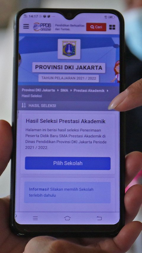 Seleksi dimulai hari ini, Senin (12/6). Proses seleksi dilakukan secara online dengan mengakses link ppdb.jakarta.go.id