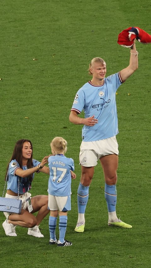 Terlihat kedekatan Isabel Johansen dengan seorang anak tersebut  saat merayakan kemenangan Manchester City menjadi juara Liga Champions bersama sang kekasih Erling Braut Haaland.