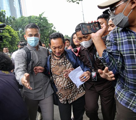 Komisi Pemberantasan Korupsi (KPK) menetapkan mantan Kepala Kantor Bea Cukai Makassar Andhi Pramono tersangka kasus dugaan tindak pidana pencucian uang (TPPU). Kasus ini merupakan pengembangan dari dugaan gratifikasi yang sebelumnya menjerat Andhi Pramono.