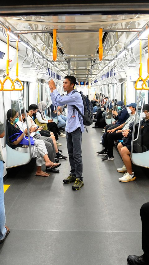 Penumpang MRT Kini Dibebaskan Tak Menggunakan Masker