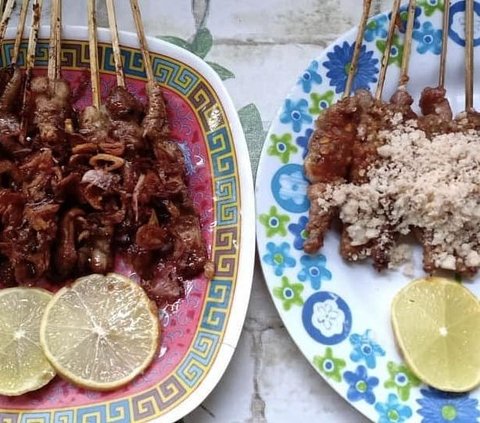 Tak disajikan dengan taburan saus kacang dan kecap, sate Bu Ngantuk menggunakan tambahan taburan koya. Bumbu koya ini menghasilkan sensasi renyah saat menyantapnya. Ada tiga menu yang bisa dipilih yaitu sate ayam, sate sapi, dan, sate kambing.