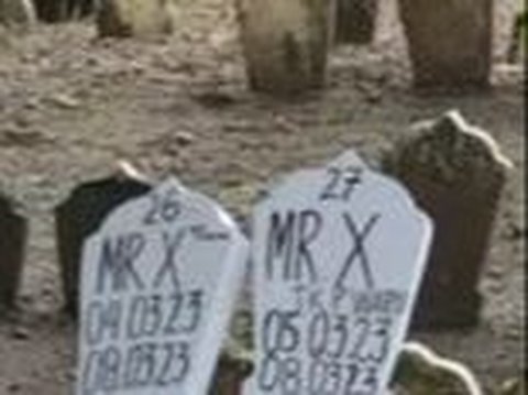 Cerita Nisan-Nisan Rapat di Makam Mr X