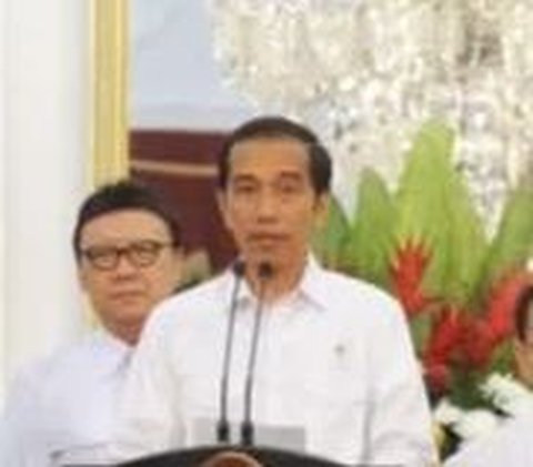 Ekspresi Jokowi umumkan kenaikan BBM di periode pertama pemerintahan tahun 2014