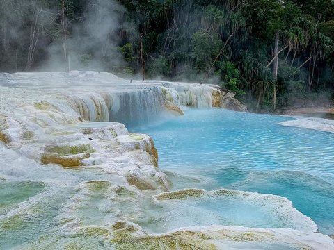 Kawah Putih Dolok Tinggi Raja