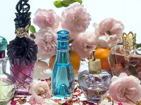 Pada jenis parfum ini, kandungan minyak esensialnya sebanyak 20-30% sehingga tak heran parfum dengan formula ini memiliki aroma yang lebih wangi dan mampu bertahan lama hingga seharian ketika dipakai.