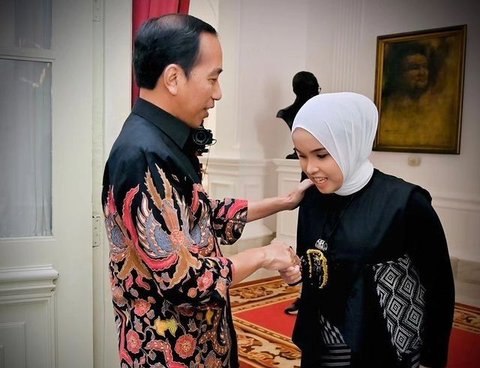Pada pertemuan itu, Jokowi memberikan uang saku untuk bekal Putri di Amerika pada bulan Agustus dalam babak semifinal kompetisi AGT.