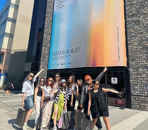 Kunjungi Hybe Exhibition hingga Lokasi Syuting BTS, Intip Potret Keseruan Reisa Broto Asmoro saat Liburan di Korea