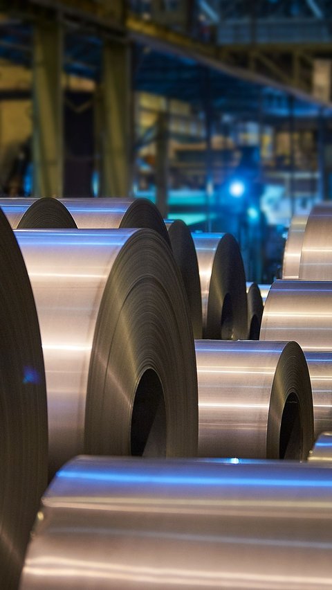 PT Krakatau Steel memiliki utang menumpuk USD 2 miliar atau setara Rp31 triliun.