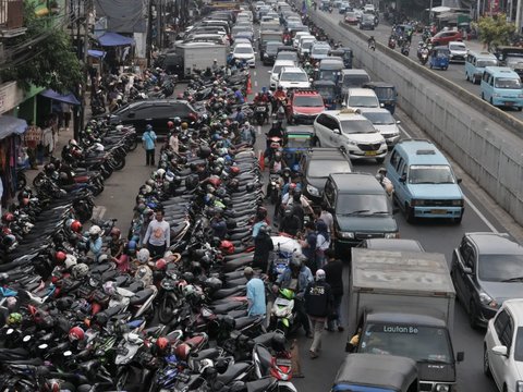 Untuk itu, Kadishub meminta kerja sama dari masyarakat untuk mematuhi imbauan soal cara parkir yang benar.