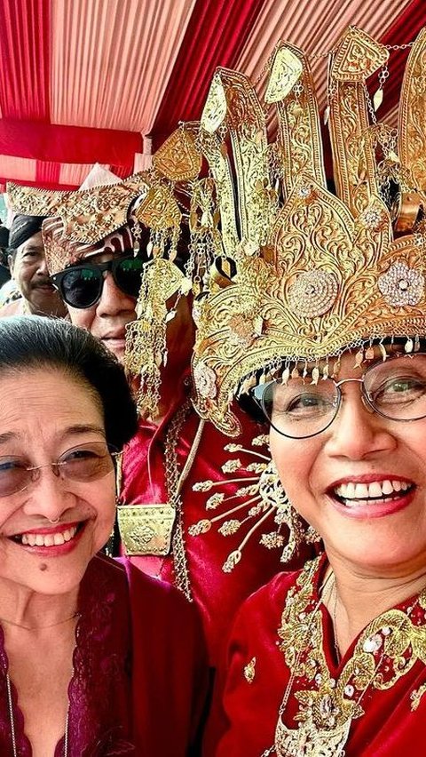 Baju Adat Sri Mulyani Bikin Jokowi & Megawati Terkejut di Hari Pancasila