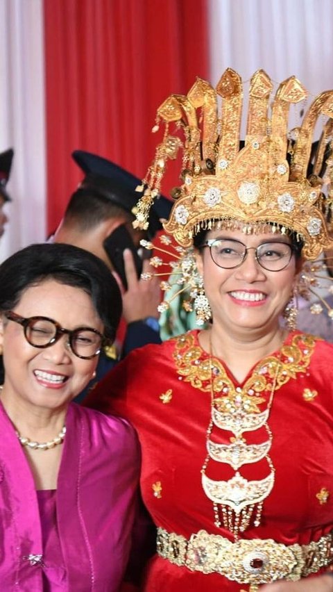 Baju Adat Sri Mulyani Bikin Jokowi & Megawati Terkejut di Hari Pancasila