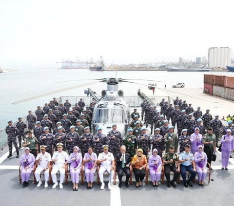 Pasukan TNI ikut serta dalam menjaga perdamaian di luar negeri di bawah naungan PBB. Sejak 1957, Indonesia turut serta mengirim pasukan Garuda sebagai bagian dari pasukan penjaga perdamaian PBB.