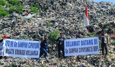 Gunungan sampah di TPA Cipayung saat ini terpantu 35 meter di atas permukaan laut atau MDPL