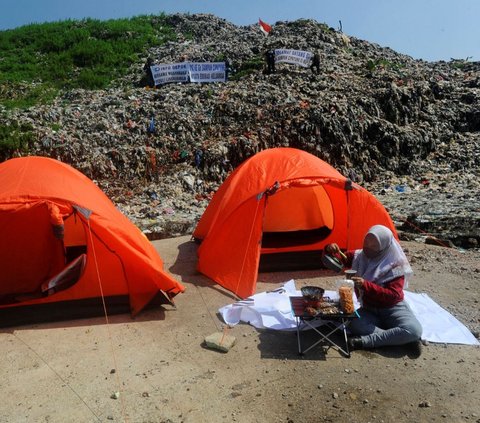 Kemah di Gunung Sampah