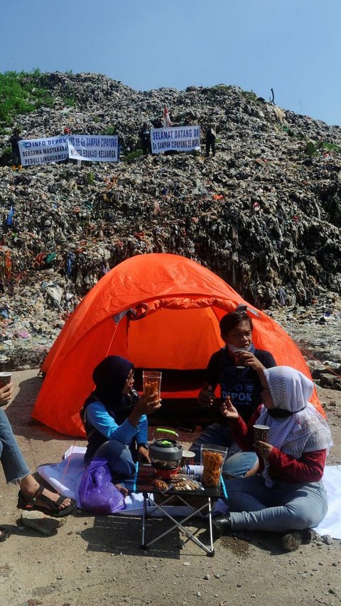 Kemah di Gunung Sampah