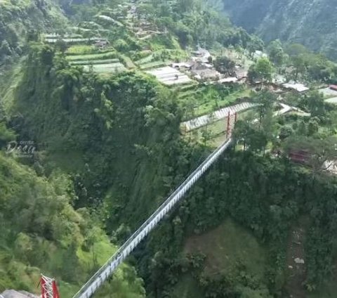 Serunya Berwisata di Jembatan Girpasang, Pacu Adrenalin