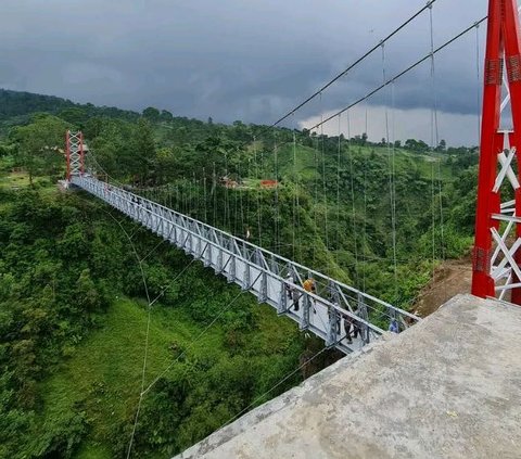 Serunya Berwisata di Jembatan Girpasang, Pacu Adrenalin