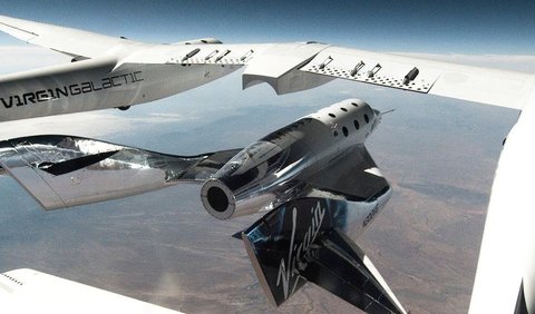Pada 2009, Rutan meluncurkan versi baru dari spaceliner, yang disebut SpaceShipTwo, dan pesawat pengangkutnya, WhiteKnightTwo.