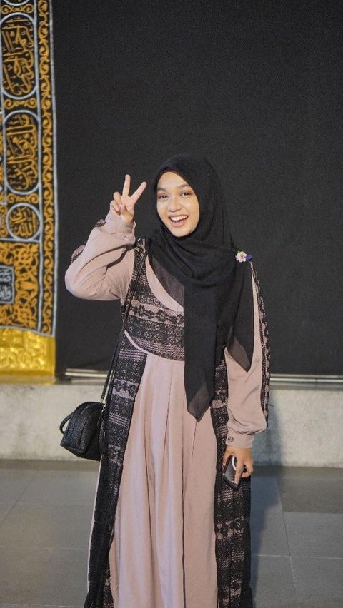 Umi Lailatul Rahmah Hadi punya pengetahuan agama mumpuni, komunikatif, suaranya merdu, dan berparas cantik.