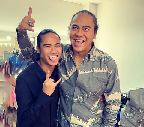 Ferdi merupakan anak dari musisi Ferdi Tahier.  Pemilik nama lengkap Ferdy Kusuma Tahier Siboro ini memang dekat dengan sang ayah.