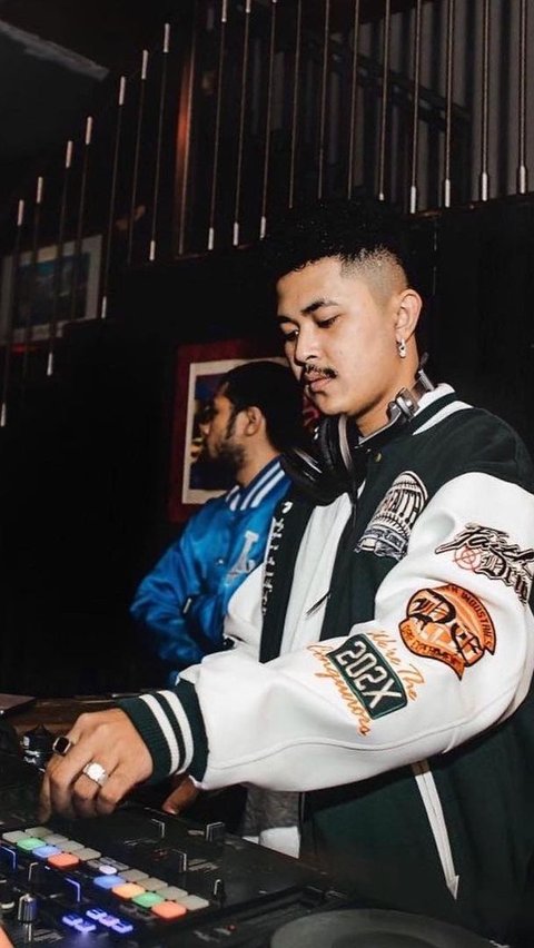 Saat ini, Ryan Jeff dikenal sebagai salah satu sosok yang bersinar di dunia permusikan khususnya disc jokey atau DJ. Memiliki nama panggung DJ Ynjeff, sosoknya kini dikenal oleh banyak penikmat musik, khususnya di berbagai kelab malam.