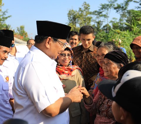 Dalam perjalanan politiknya, Partai Gerindra masih kerap dibayang-bayangi oleh sejarah masa lalu sang tokoh, yakni Prabowo Subianto.