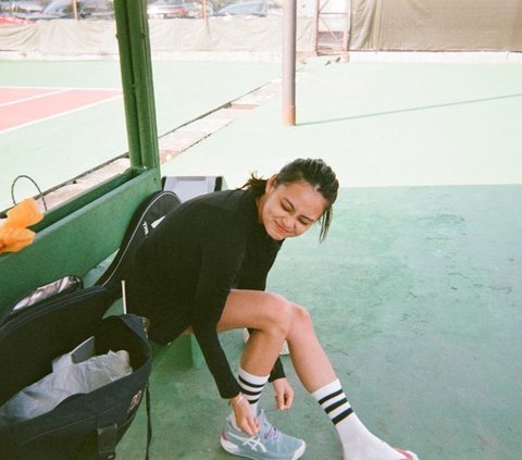 Siap Berlaga di Lagi-Lagi Tenis, Simak Potret Gege Elisa di Lapangan Tenis