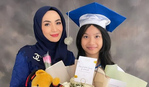 Seperti yang diketahui, Aqila adalah anak dari Sirajuddin Mahmud dan Imel Putri.  <br /><br />Kini beranjak remaja, putri sambung Zaskia Gotik ini tampil makin cantik dan memesona.