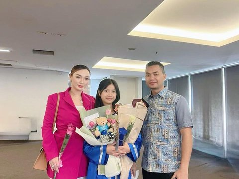 Beranjak Remaja, Intip Potret Cantik Aqila Anak Sambung Zaskia Gotik