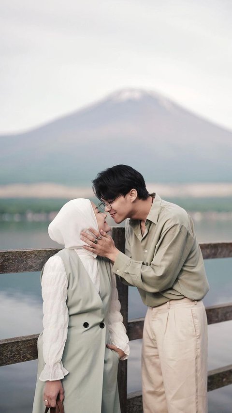 Main Series Bareng Suami, Intip Potret Mesra Dinda Hauw Bareng Rey Mbayang