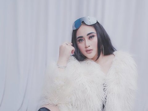 Potret Cantik Ayu Wees, Pedangdut Viral Tagih Utang saat Datang ke Nikahan