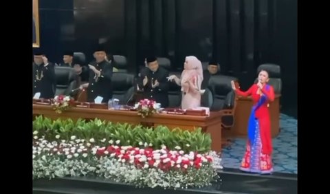 Yuni Shara Tampil di Hadapan Anggota DPRD Provinsi DKI Jakarta