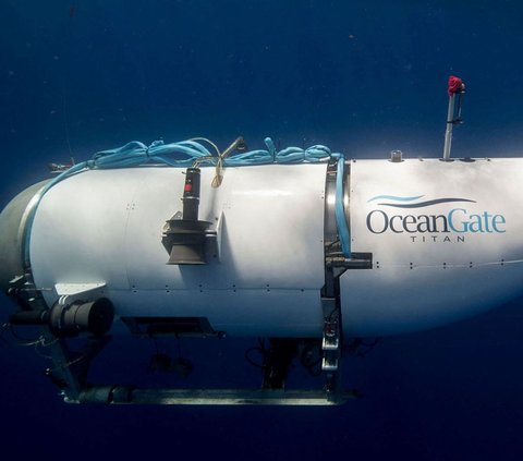 Kapal selam wisata Titan, milik perusahaan OceanGate Expeditions, mulai melakukan ekspedisi menuju titik bangkai kapal Titanic pada Minggu, 18 Juni 2023. Membawa lima penumpang, kapal menyelam ke dasar Samudera Atlantik.