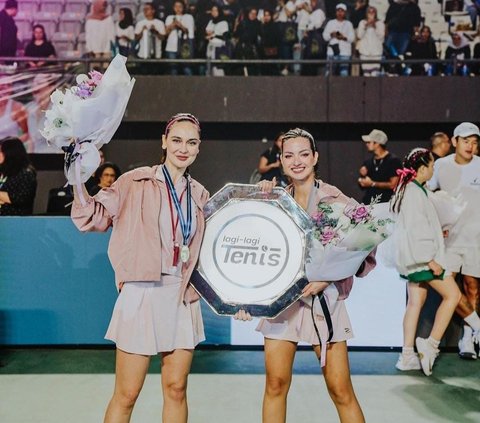 Dua artis cantik nan memesona yakni Luna Maya dan Nia Ramadhani sangat bahagia karena berhasil memboyong piala dalam kompetisi Lagi-lagi Tenis yang digelar semalam, Jumat (23/6/2023).