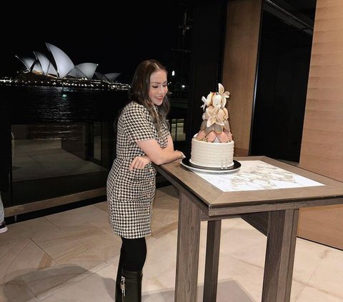 Momen Bahagia Momo Geisha Dapat Kejutan Ulang Tahun di Sydney, Mewah!