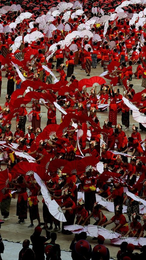 Ribuan Penari Puncak Perayaan Bulan Bung Karno di Stadion GBK