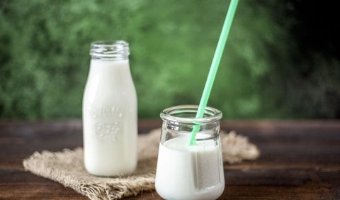 Intoleransi laktosa sendiri berbeda dari alergi susu karena masalah ini berkaitan dengan masalah pencernaan, sedangkan alergi susu melibatkan respons sistem kekebalan tubuh terhadap protein susu.