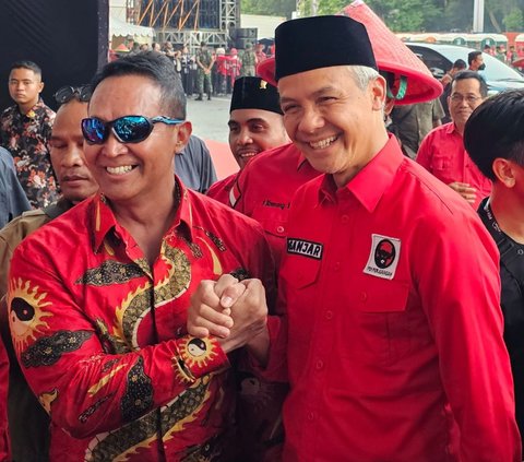 Menghadiri Puncak Bulan Bung Karno di Gelora Bung Karno, Sabtu 24 Juni 2023. Andika melakukan salam komando dengan Capres PDIP Ganjar Pranowo.