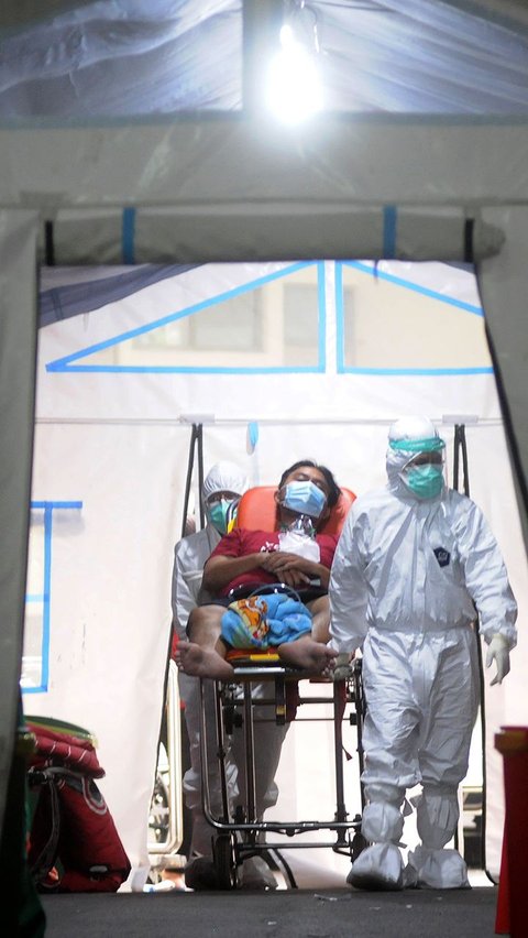 Pandemi Covid-19 yang melanda Indonesia resmi berakhir. Kondisi wabah virus corona di Indonesia kini memasuki masa endemi. Hal itu diumumkan langsung oleh Presiden Joko Widodo pada Rabu (21/6/2023).