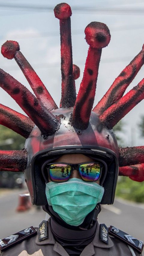 Sepanjang tiga tahun pandemi Covid-19 melanda, merdeka.com menangkap berbagai momen dramatis dari kejadian yang menyatukan sekaligus memisahkan kita. Berikut foto-fotonya: