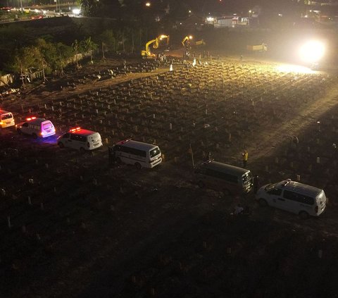 3 Tahun Pandemi Covid-19 di Indonesia, Ini Foto-Foto Paling Dramatis